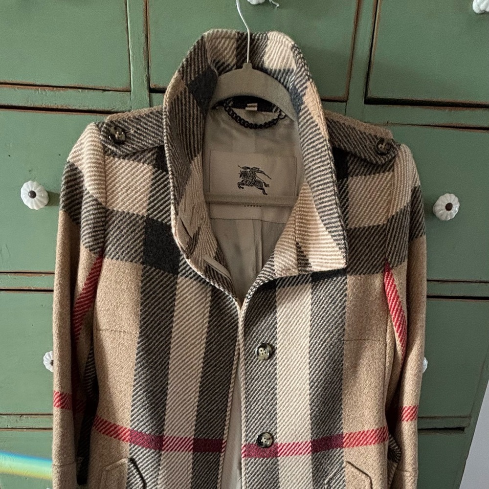 Burberry Classic Plaid Trench Coat with Red Accents - Picture 7 of 12